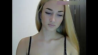 Experimentează Cel Mai Bun Show Live Pe Webcam Cu Un Model Uimitor