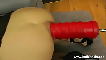 Enorme Dildo Em Ação Anal Em 480p