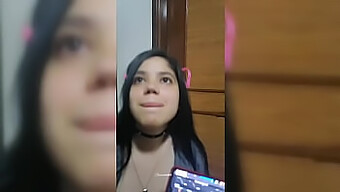 Pasangan Colombia Muda Mengganggu Teman Wanita Mereka Untuk Melakukan Seks Di Rumah.