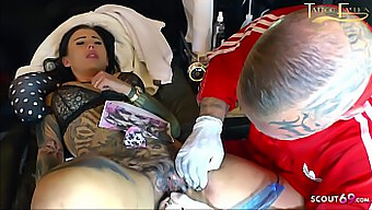 La Giovane Tedesca Snowwhite Riceve Un Raro Pompino E Un Tatuaggio Sulla Sua Figa